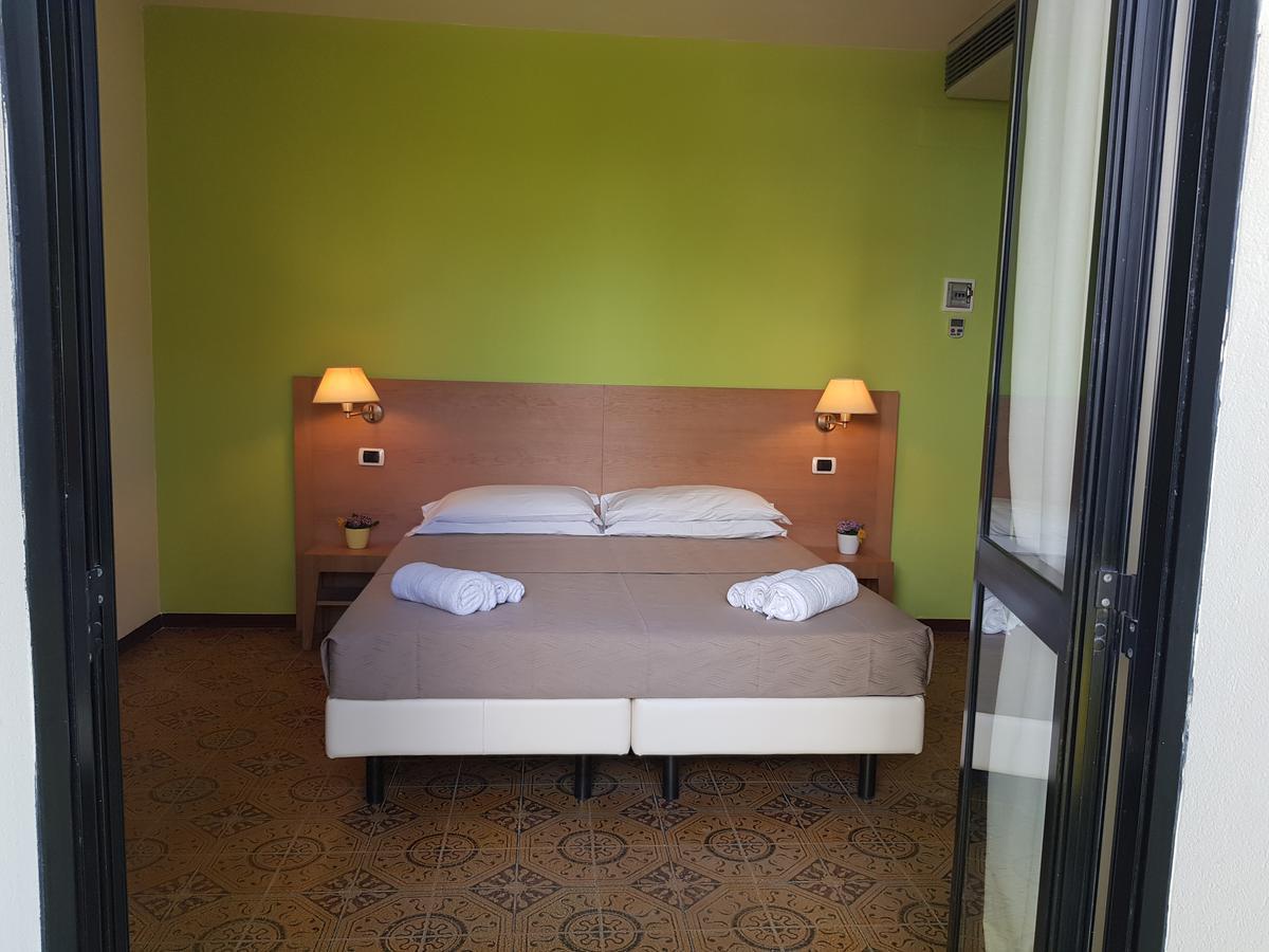 Hotel Bologna ريميني المظهر الخارجي الصورة